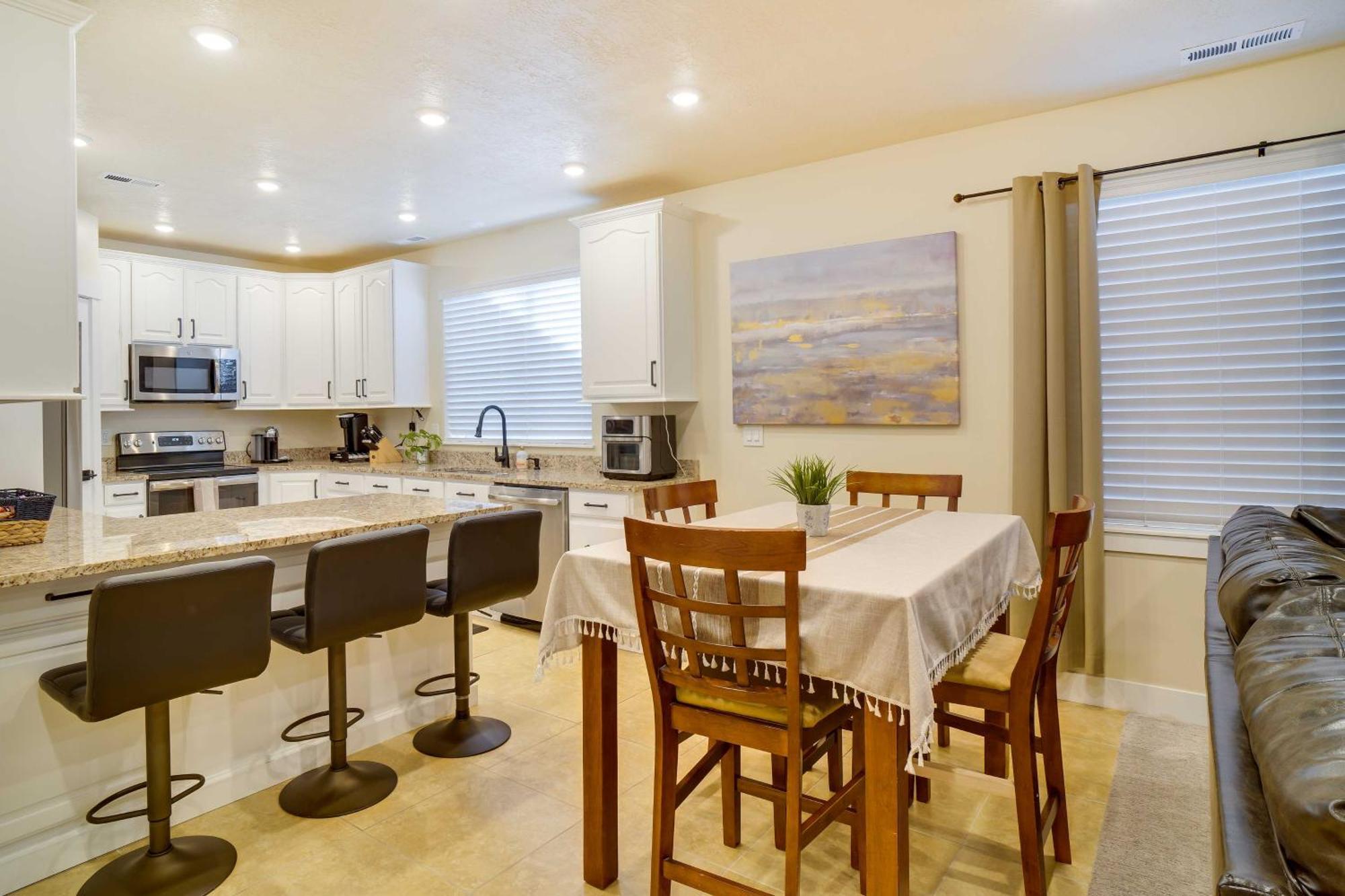 Contemporary Home With Grill Near Utah Lake! Saratoga Springs Bagian luar foto